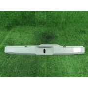 Накладка замка багажника D3506889 для MAZDA DEMIO DY3W ZJ-VE