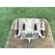 Суппорт 410011VA0B для NISSAN SERENA C26 MR20DD F R