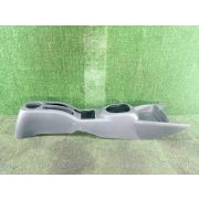 Консоль между сидений 5891052020B0 для TOYOTA VITZ KSP90 1KR-FE