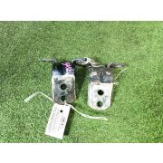 Петля (шарнир дверной) 824213J100/824203J10 для NISSAN CEFIRO A33 VQ20DE F R